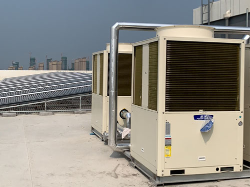 徐州汉兴高级中学用3044永利空气源热泵，超低温20匹热水机组